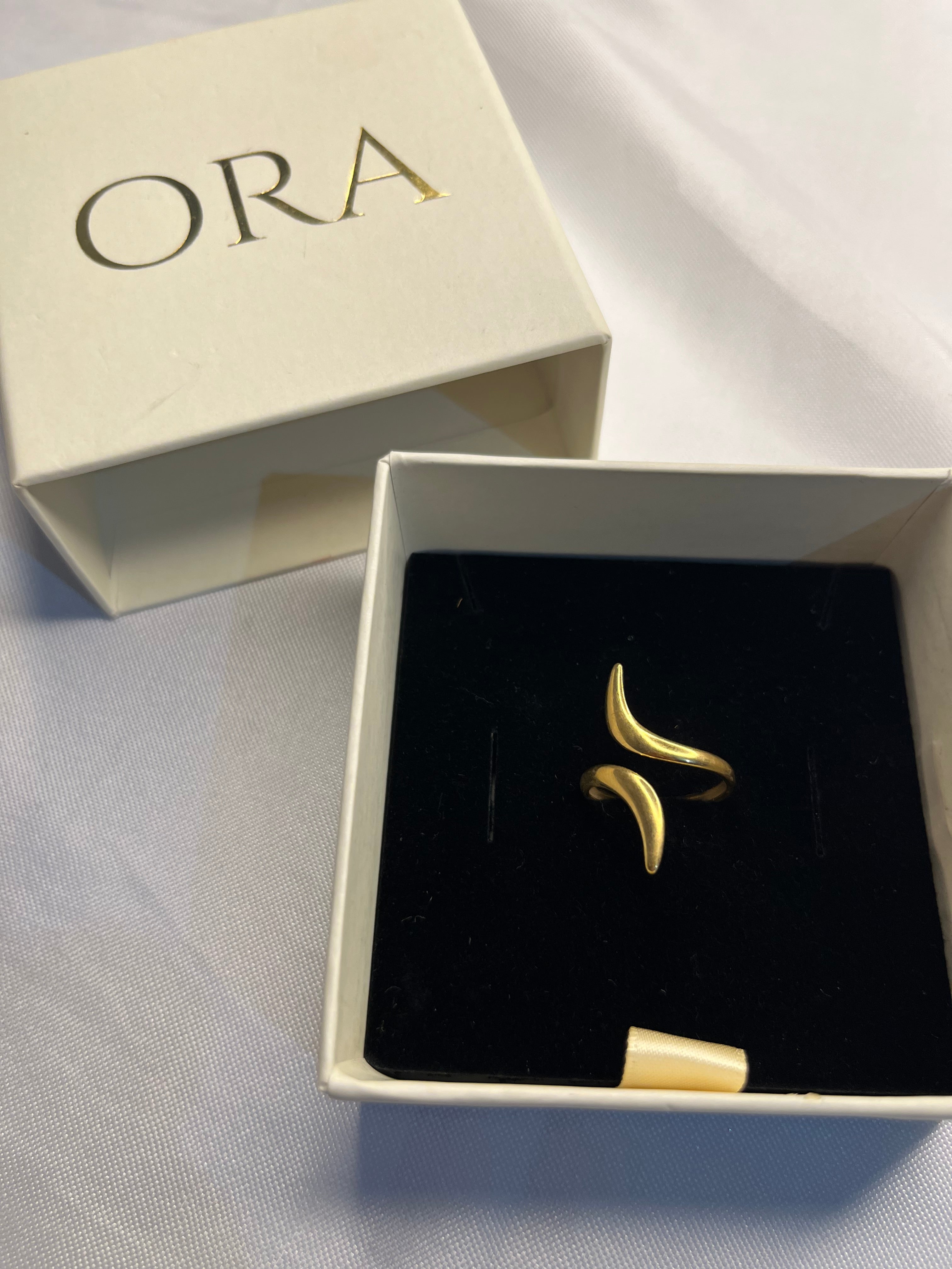 ORA CURVE RING - ORA